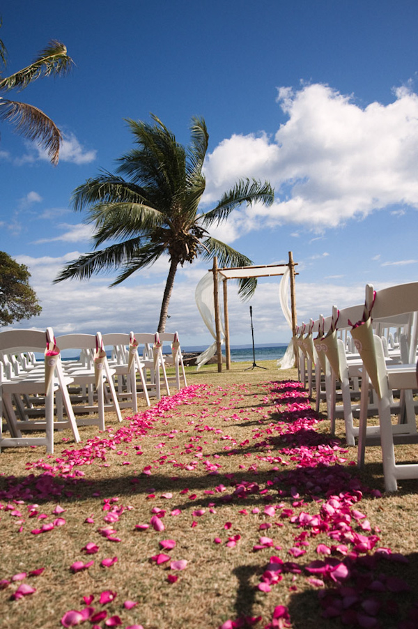 destination wedding - beach front wedding ceremony - photo by Hawaii based wedding photographer Derek Wong